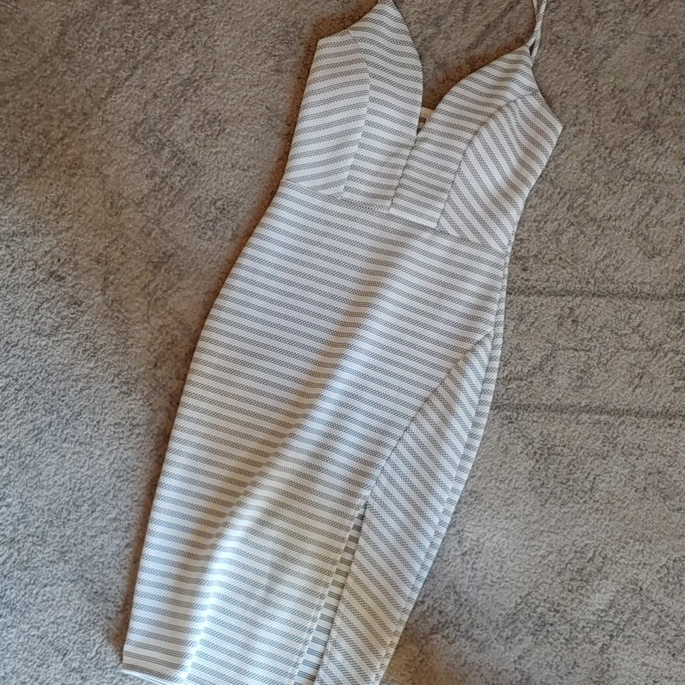 White bodycon dress